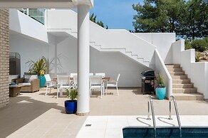 HillTop Luxury Villa