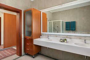 HillTop Luxury Villa