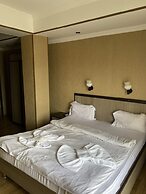 7 Baits Hotel