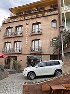 7 Baits Hotel