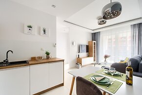 M&R Apartament Airport&Business DeLuxe Cybernetyki