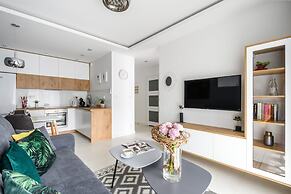 M&R Apartament Airport&Business DeLuxe Cybernetyki