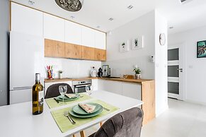 M&R Apartament Airport&Business DeLuxe Cybernetyki