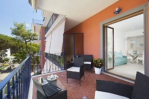 Sara Home With Private Terrace, Air Conditioning and Internet Wi-fi