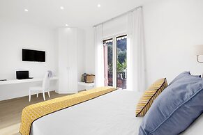 Sara Home With Private Terrace, Air Conditioning and Internet Wi-fi