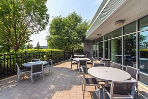 Barker Suites Southport