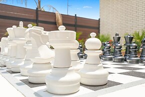 Modern 4BR Townhouse Near French Quarter