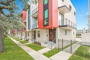 Modern 4BR Townhouse Near French Quarter