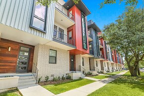 New Townhouse with 2 Balconies