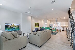 3 Level Brand New Townhouse in Mid City