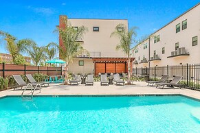 4 Bedroom Bienville Townhouses near Restaurants