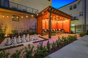 4 Bedroom Bienville Townhouses near Restaurants