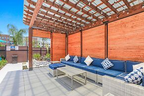 Spacious Townhouse with Balcony