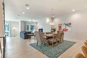 Spacious Townhouse with Balcony