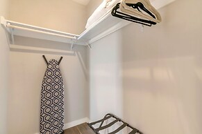 Spacious Townhouse with Balcony