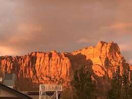 Zion Cliff Lodge