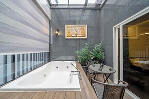 Cheonho Aria Hotel