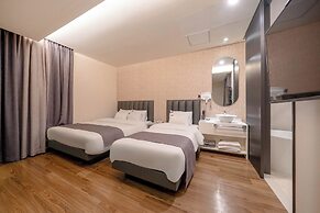 Cheonho Aria Hotel