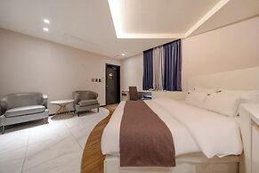 Cheonho Aria Hotel