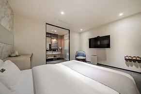 Cheonho Aria Hotel