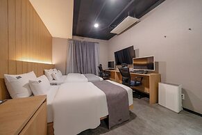 Cheonho Aria Hotel
