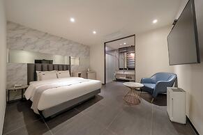 Cheonho Aria Hotel