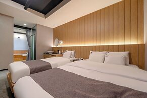 Cheonho Aria Hotel