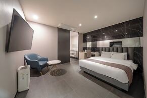 Cheonho Aria Hotel