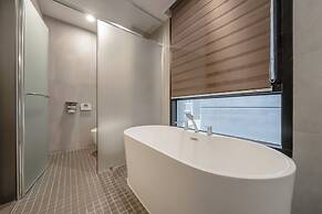 Cheonho Aria Hotel