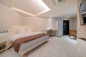 Cheonho Aria Hotel