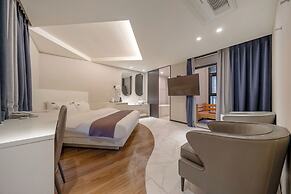 Cheonho Aria Hotel
