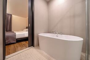 Cheonho Aria Hotel