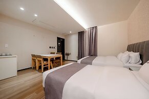Cheonho Aria Hotel