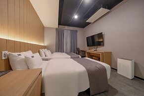 Cheonho Aria Hotel