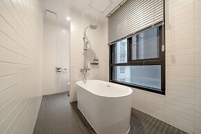 Cheonho Aria Hotel