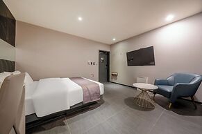 Cheonho Aria Hotel