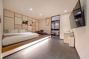 Cheonho Aria Hotel