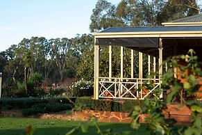 Byronsvale Vineyard and Accommodation