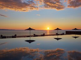 Elix, Mar-Bella Collection