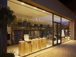 Elix, Mar-Bella Collection