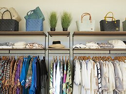 Elix, Mar-Bella Collection