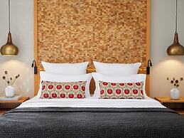 Elix, Mar-Bella Collection