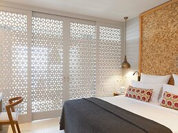 Elix, Mar-Bella Collection