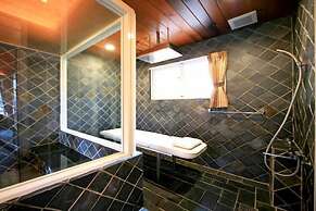 Ming Lu Holiday Hotel