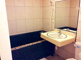 Ming Lu Holiday Hotel