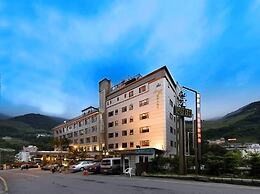 Ming Lu Holiday Hotel