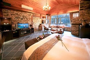 Ming Lu Holiday Hotel