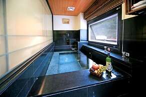 Ming Lu Holiday Hotel