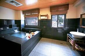 Ming Lu Holiday Hotel