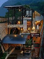 Ming Lu Holiday Hotel